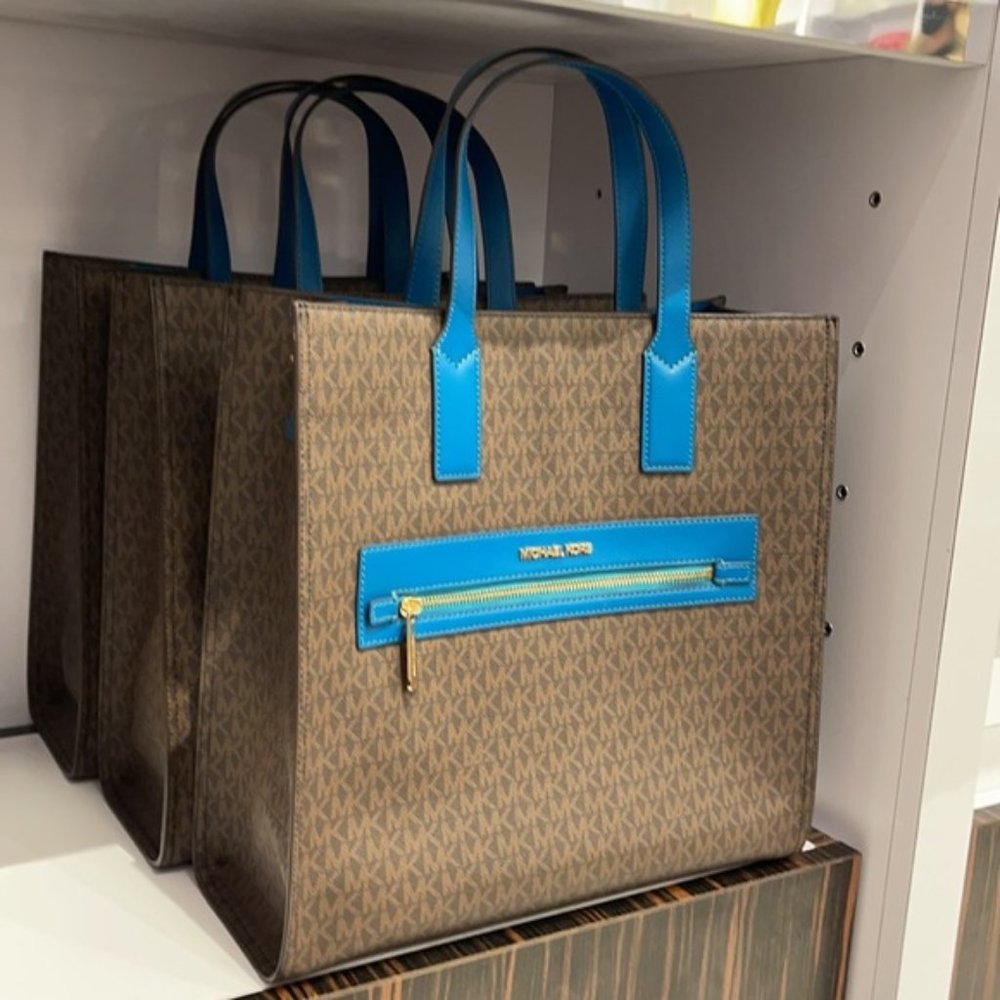 Michael Kors Kenly Large Tote - Picture 5 of 16